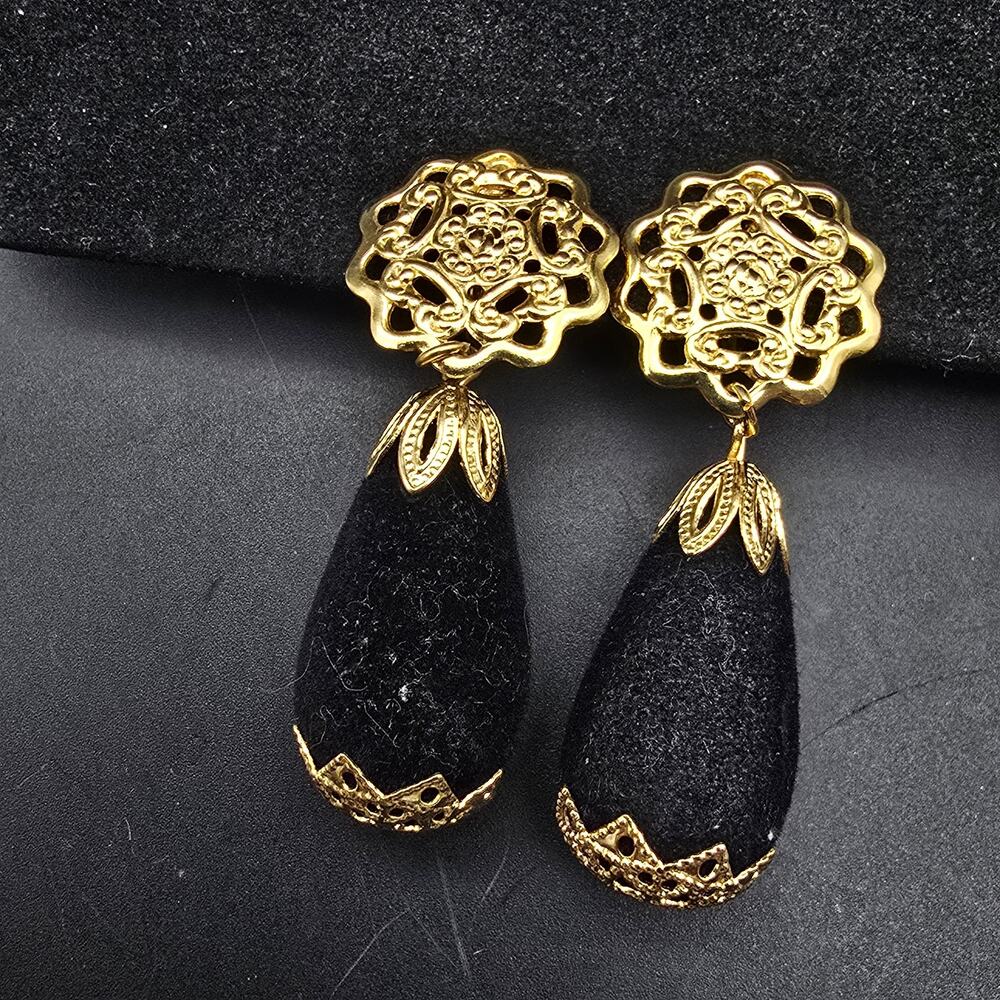 Black Gold Tone Filigree Clip On Earrings Dangle Drop Vintage Jewelry